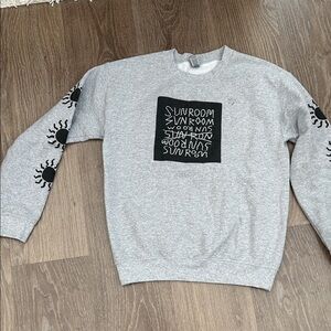 β‘οΈ Free with purchase β‘οΈ Gildan Gray Sweatshirt with Black Sun Accents